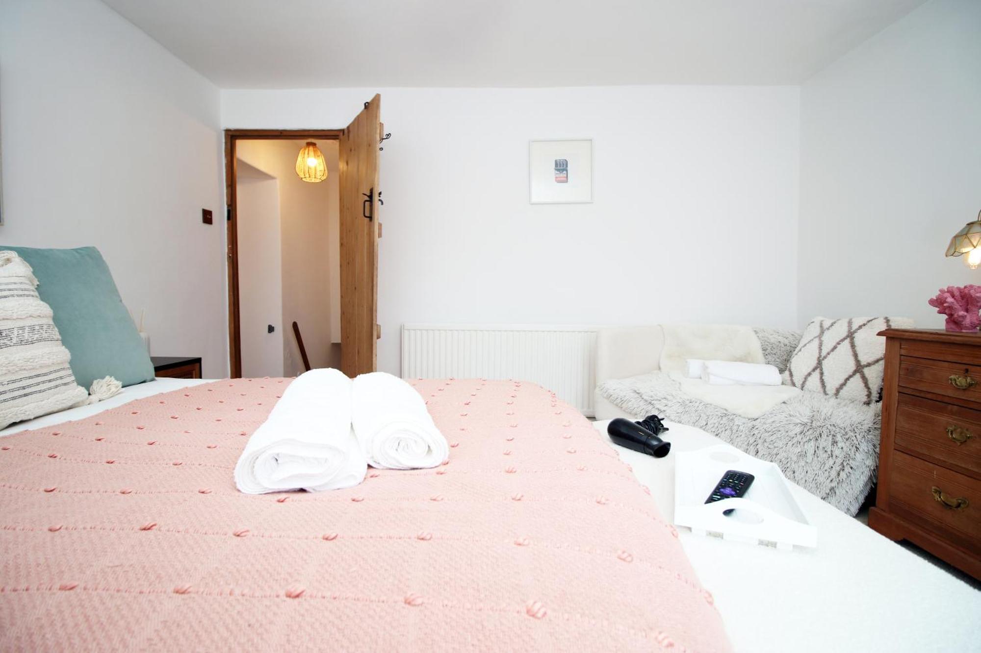 Little Gem In The Mumbles! Fishermans Cottage With Log Burner, Dog Friendly And Welcome Breakfast Hamper! エクステリア 写真